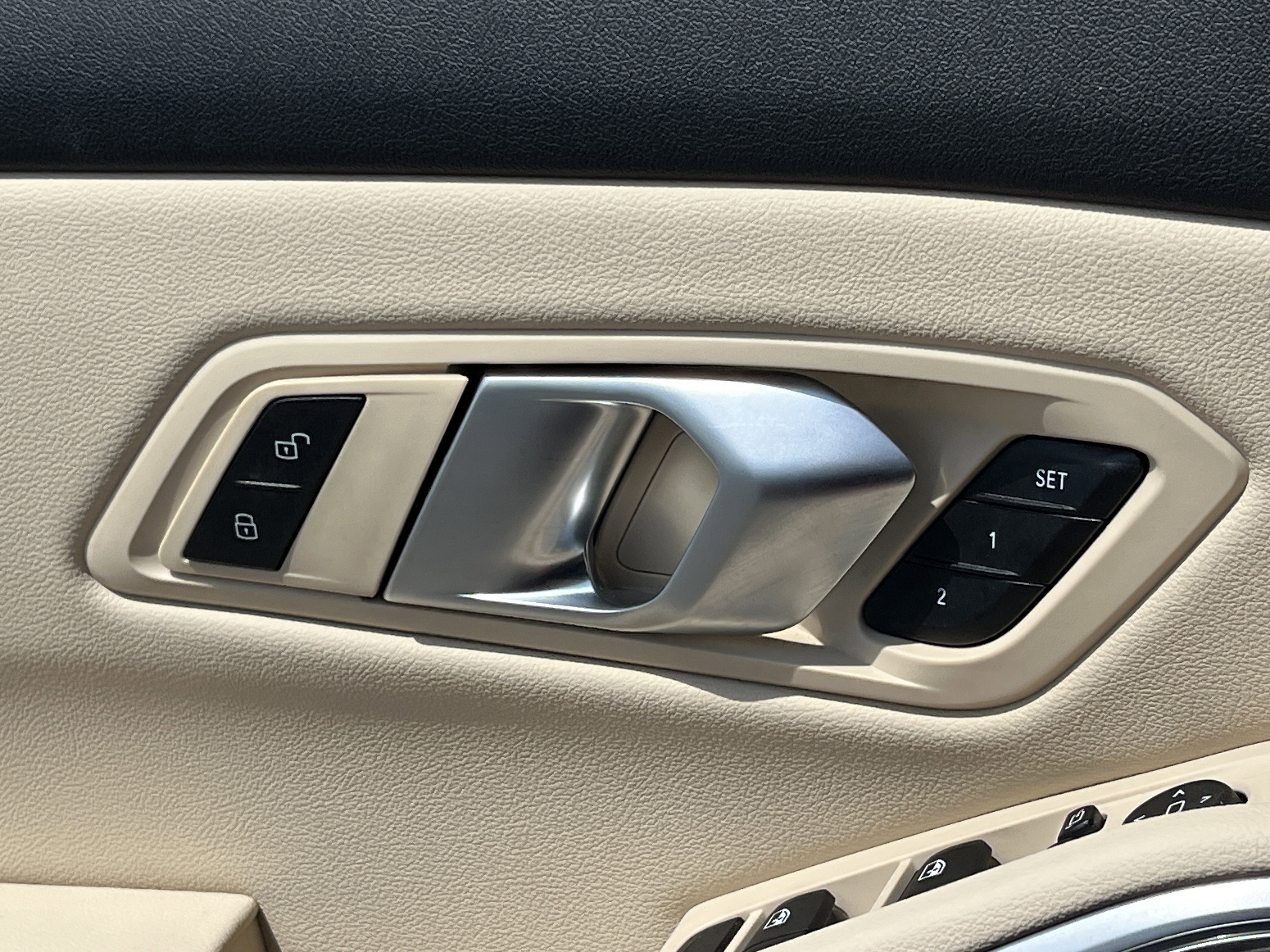 Used 2026 BMW 330i Sedan w/ M Sport Package image 17