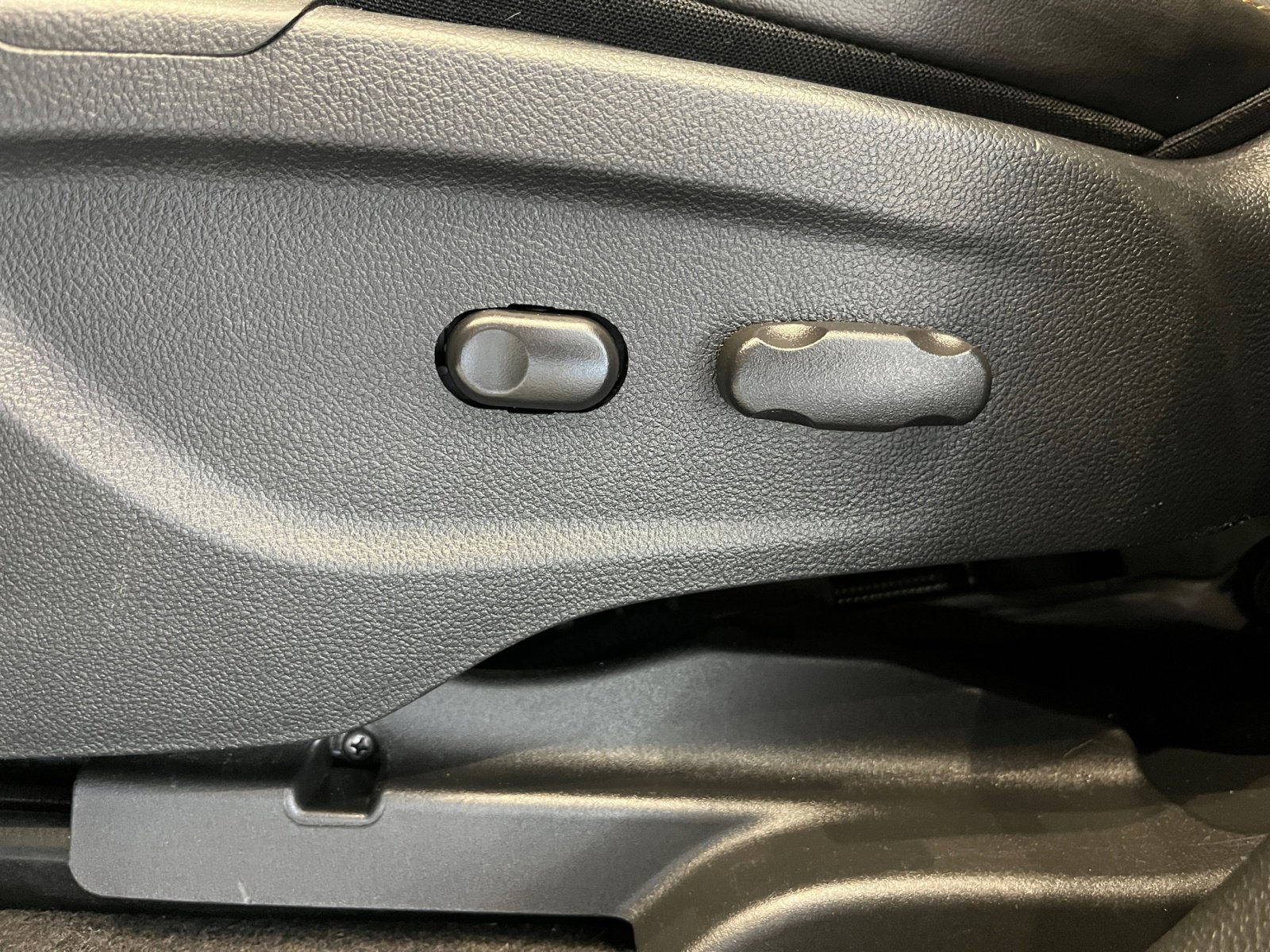 Used 2018 Chevrolet Trax LT w/ Sun & Sound Package image 12