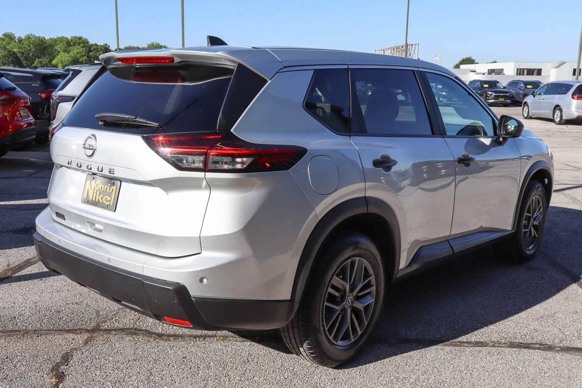 Used 2024 Nissan Rogue S FWD image 4