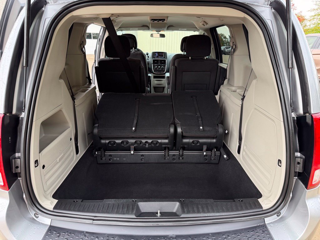 Used 2018 Dodge Grand Caravan SE FWD image 25