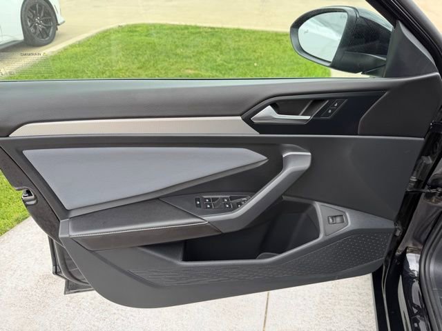 Used 2025 Volkswagen Jetta SE image 8