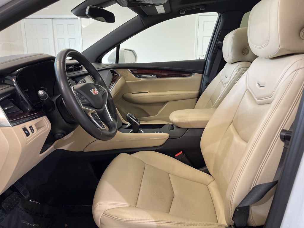 Used 2018 Cadillac XT5 Luxury w/ Driver Awareness Package image 14