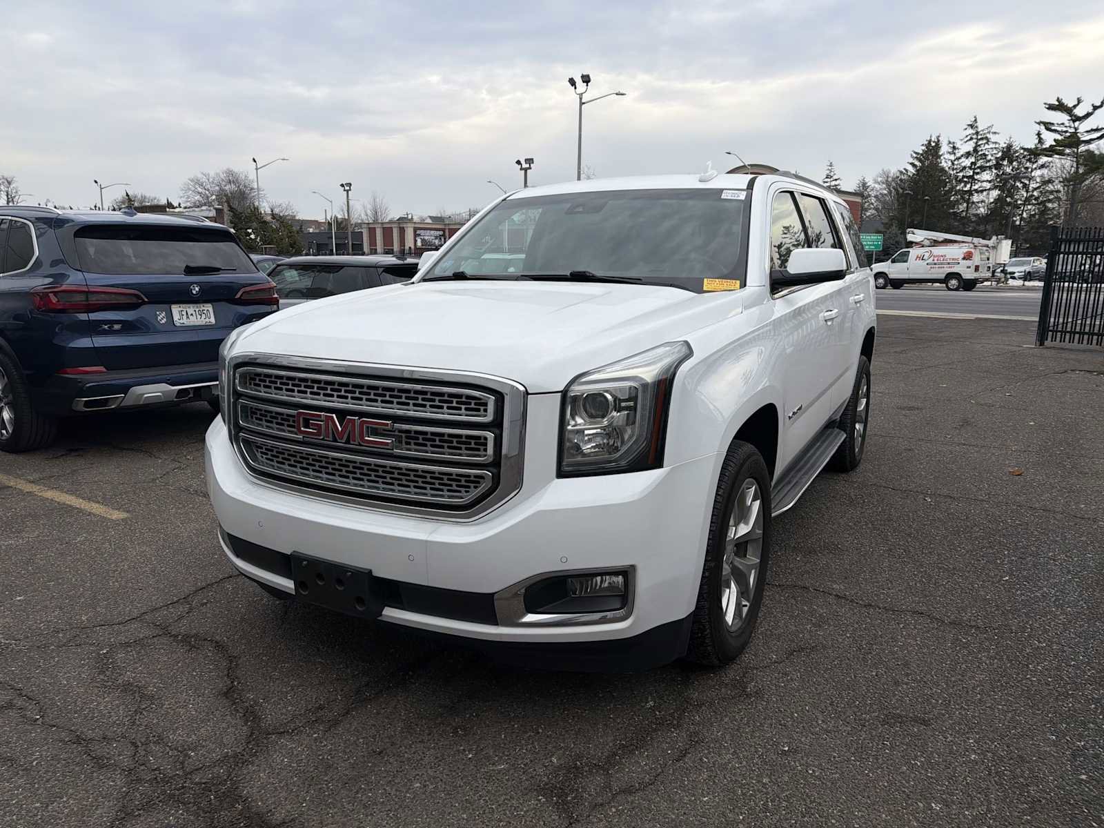 Used 2019 GMC Yukon SLT image 2