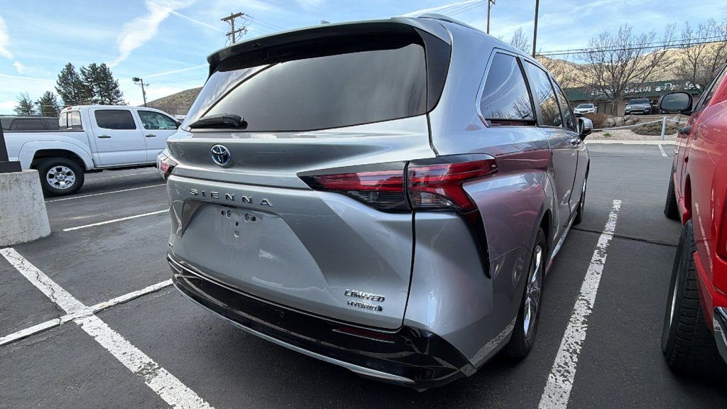 Certified 2021 Toyota Sienna Limited image 2