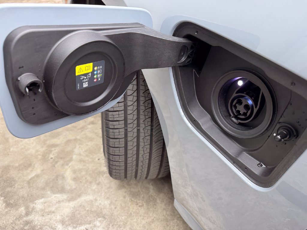New 2026 BMW 750e xDrive AWD/4WD image 31
