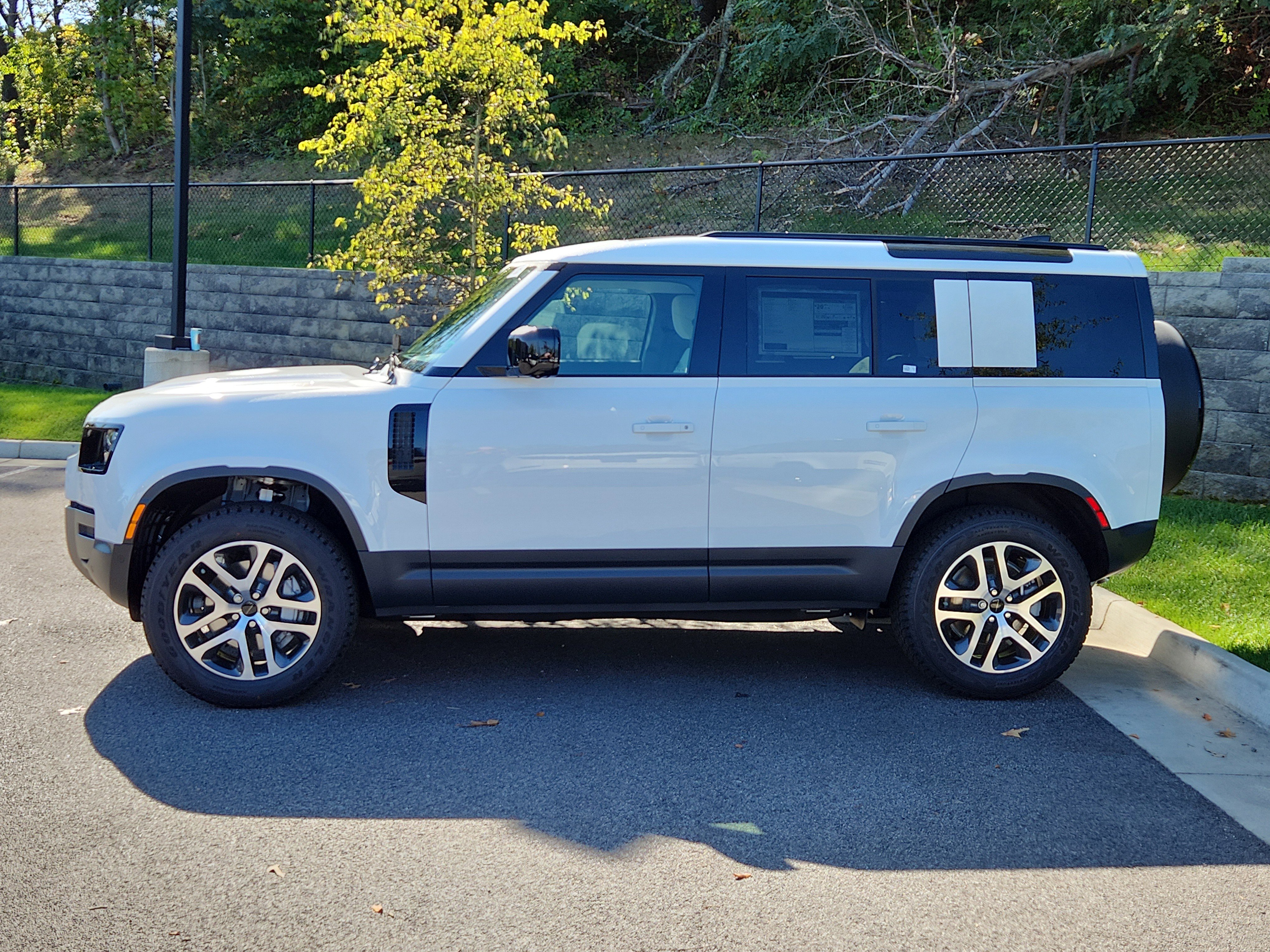 Used 2026 Land Rover Defender 110 S image 6