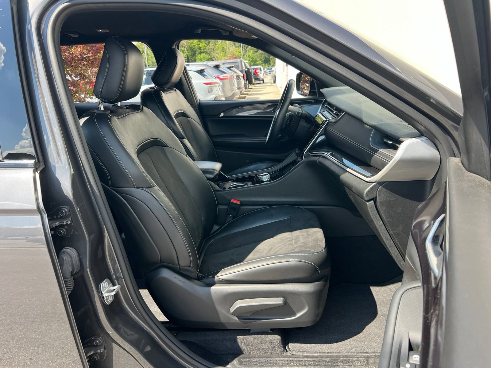 Used 2021 Jeep Grand Cherokee L Laredo RWD image 41