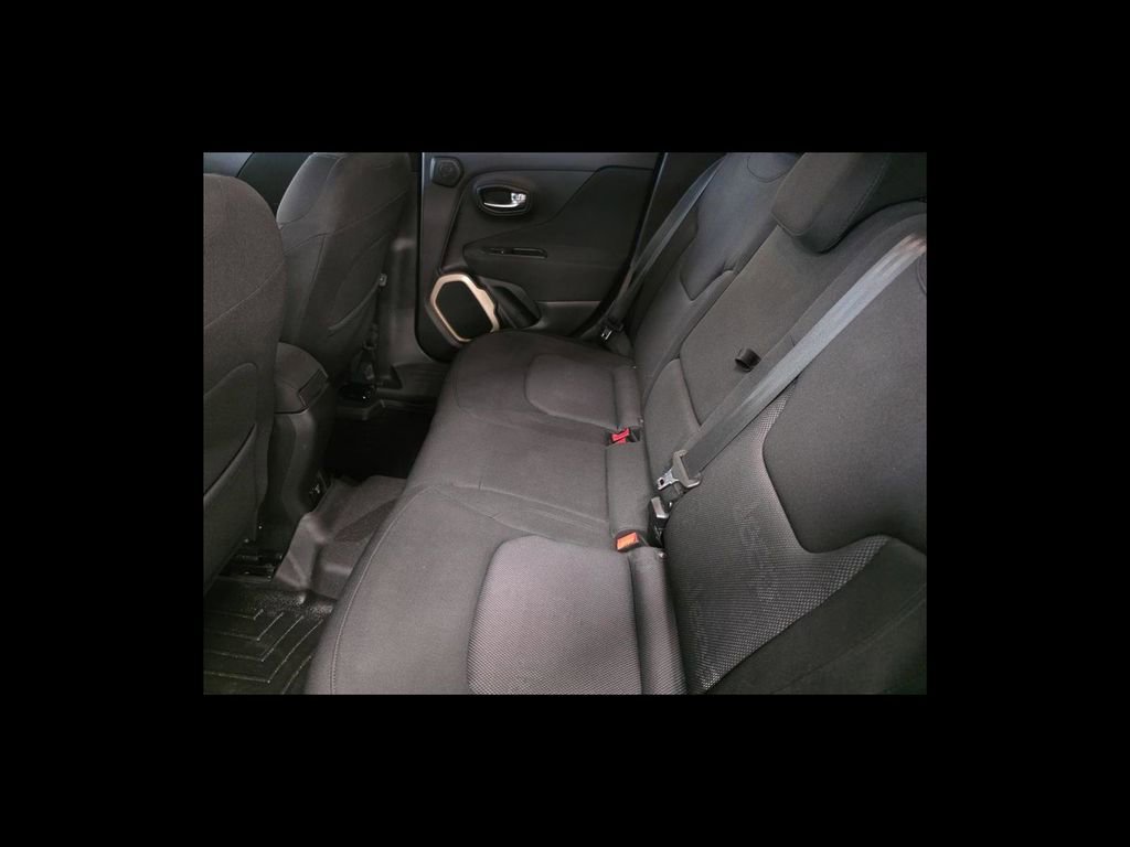 Used 2015 Jeep Renegade Latitude w/ Popular Equipment Group image 17