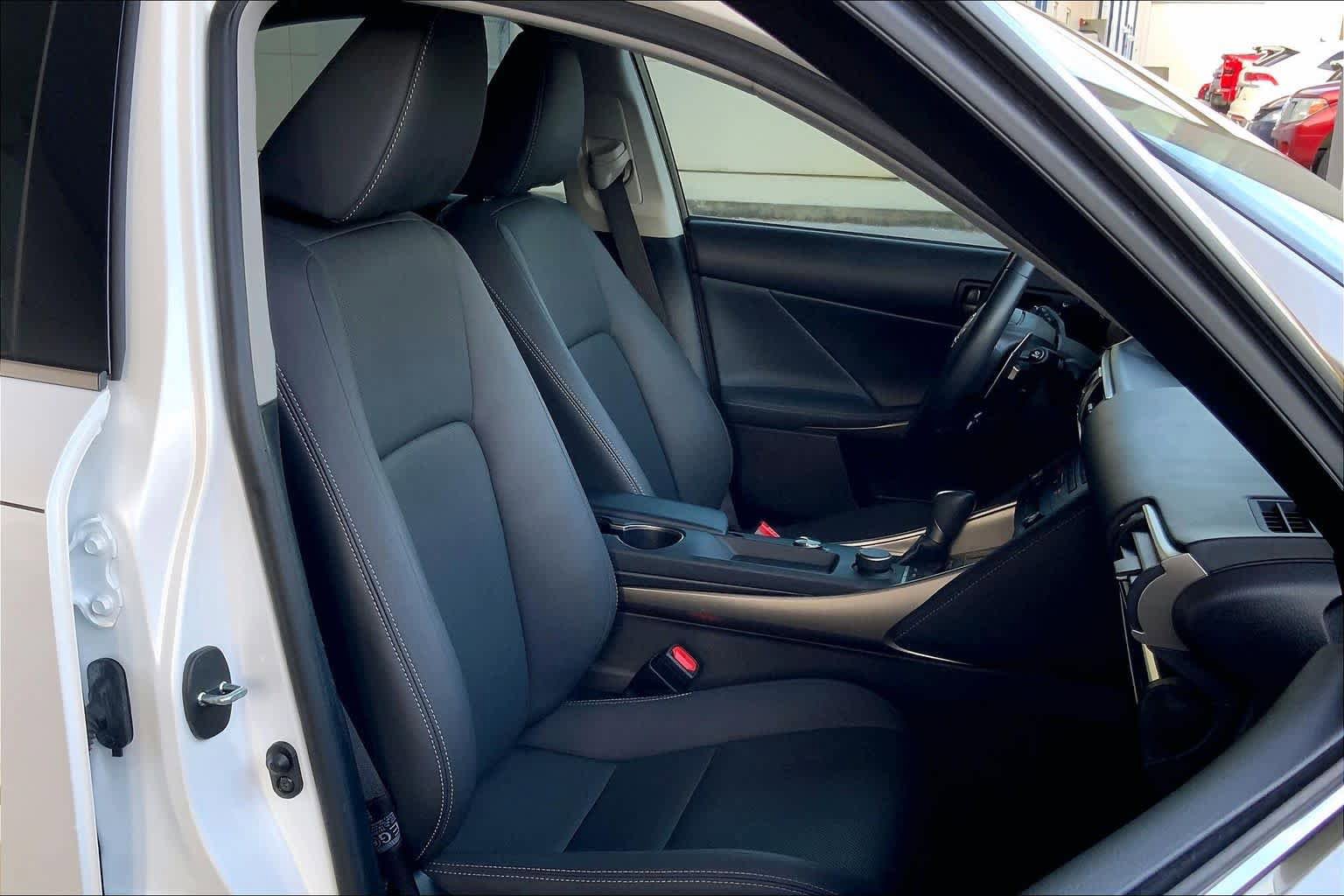 Used 2019 Lexus IS 300 w/ Premium Package image 9