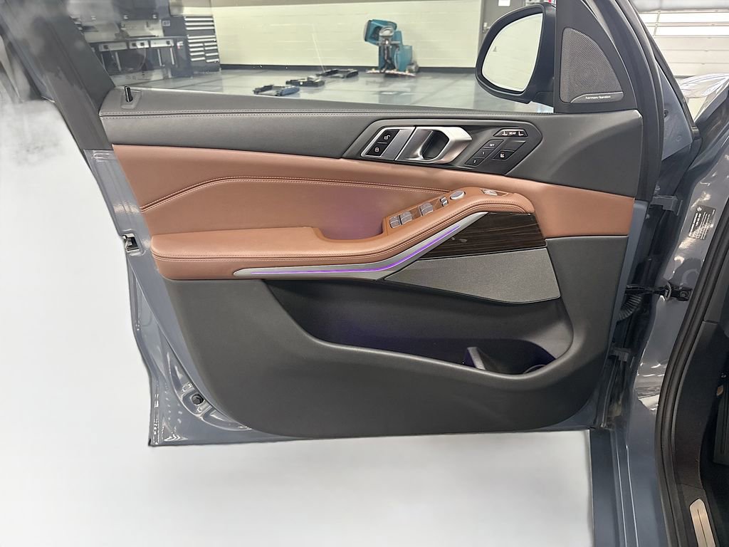 Certified 2024 BMW X7 xDrive40i w/ Premium Package image 23