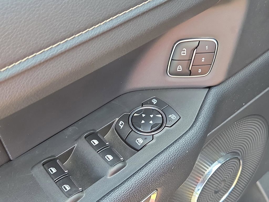 Used 2024 Ford Expedition XLT image 17