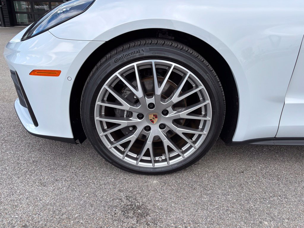 Certified 2025 Porsche Panamera 4 AWD/4WD image 36