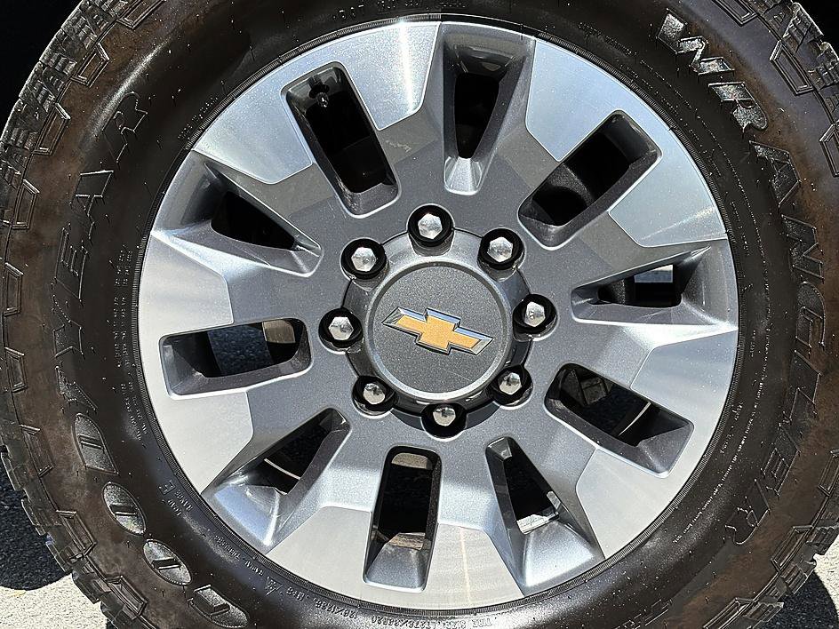 Used 2023 Chevrolet Silverado 2500 Custom w/ Custom Value Package image 8