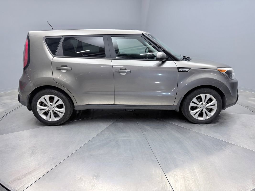 Used 2016 Kia Soul + image 4