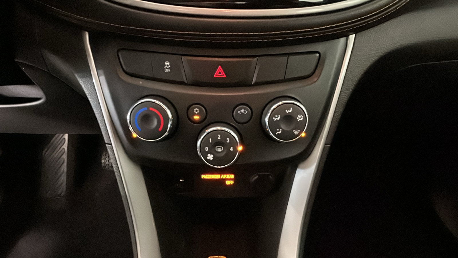 Used 2018 Chevrolet Trax LS AWD/4WD image 25