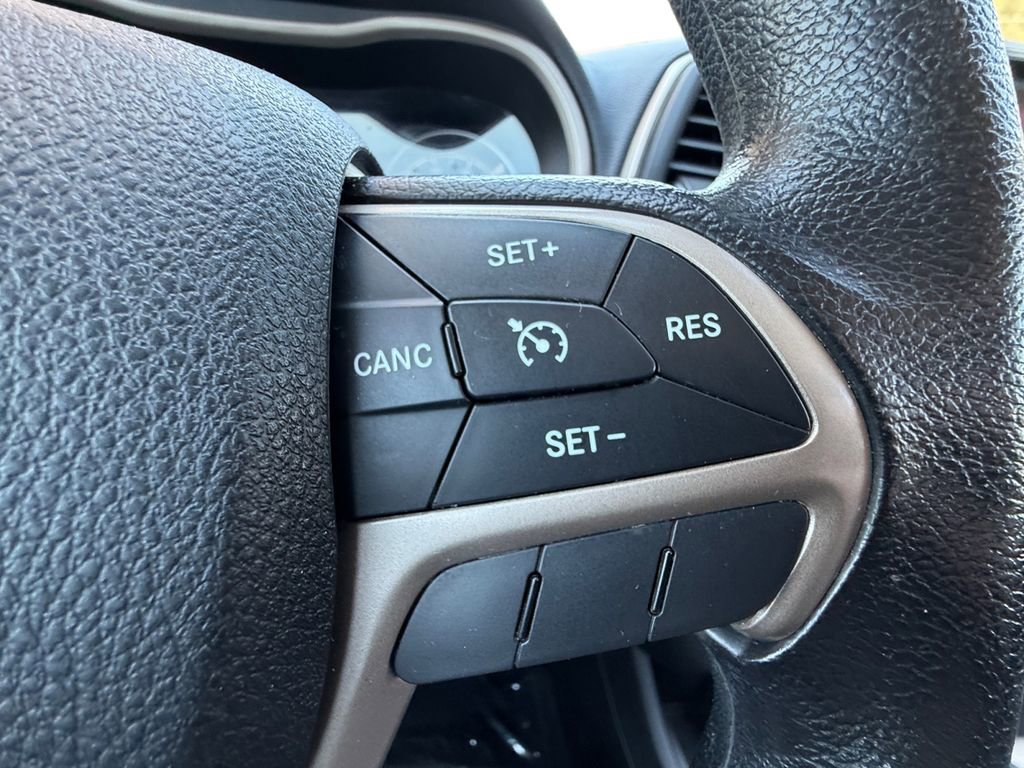 Used 2015 Jeep Cherokee Sport FWD image 23