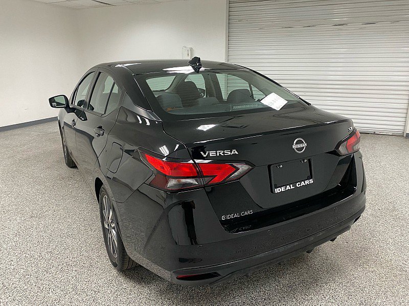 Used 2023 Nissan Versa SV image 7