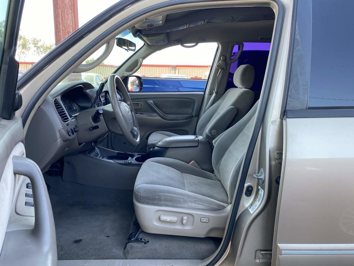 Used 2005 Toyota Sequoia SR5 RWD image 23