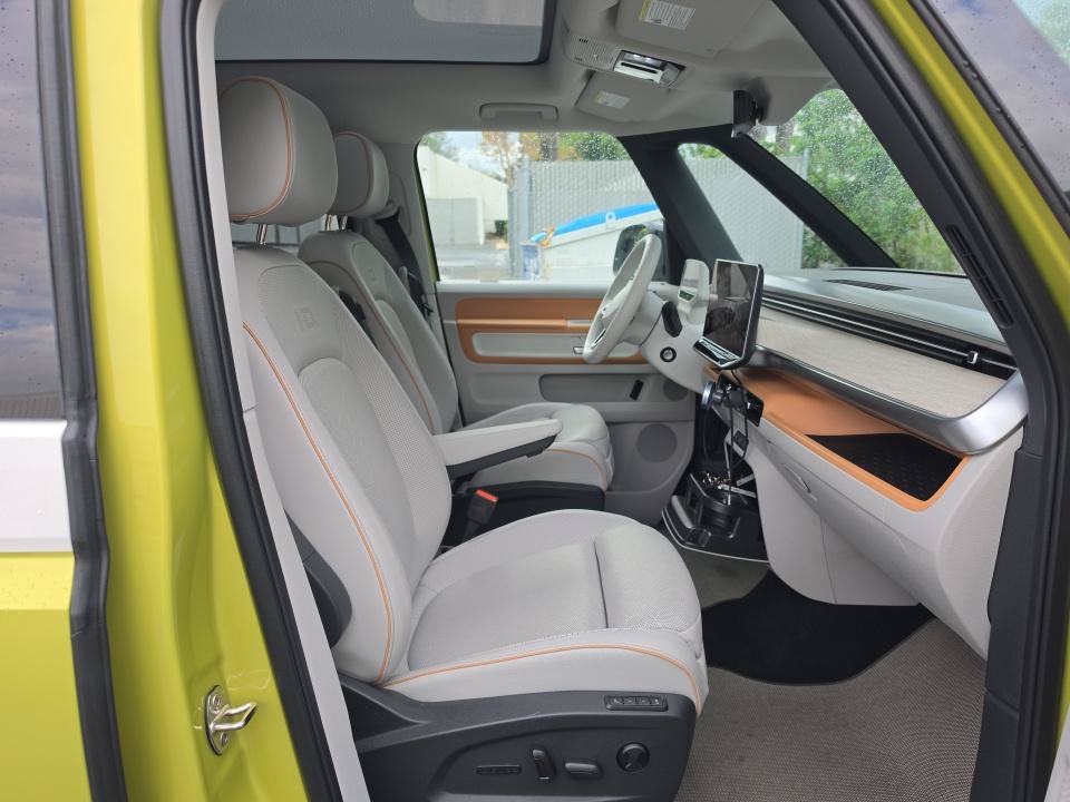 Used 2025 Volkswagen ID. Buzz 1st Edition AWD/4WD image 5