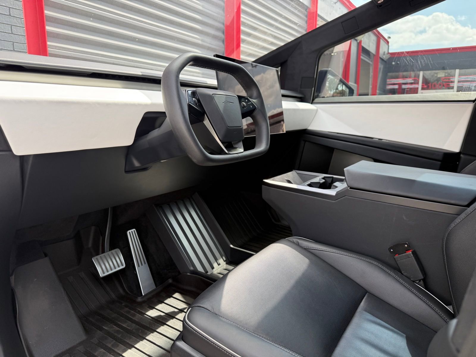 Used 2024 Tesla Cybertruck AWD Crew Cab image 23