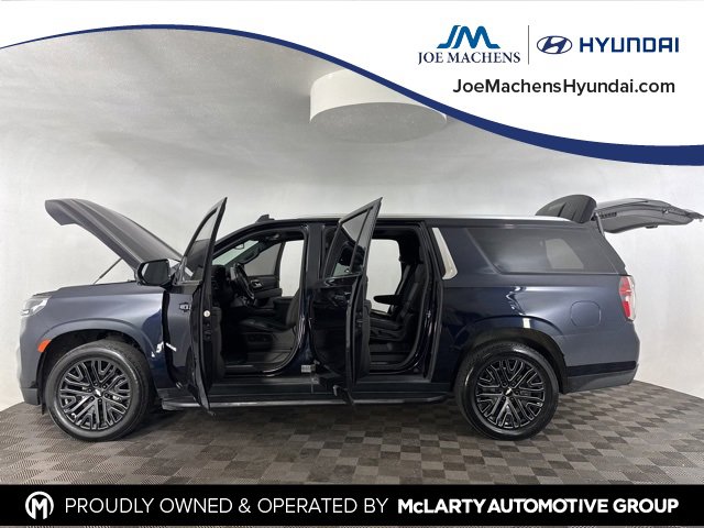 Used 2023 Chevrolet Suburban LT w/ LT Signature Plus Package image 10