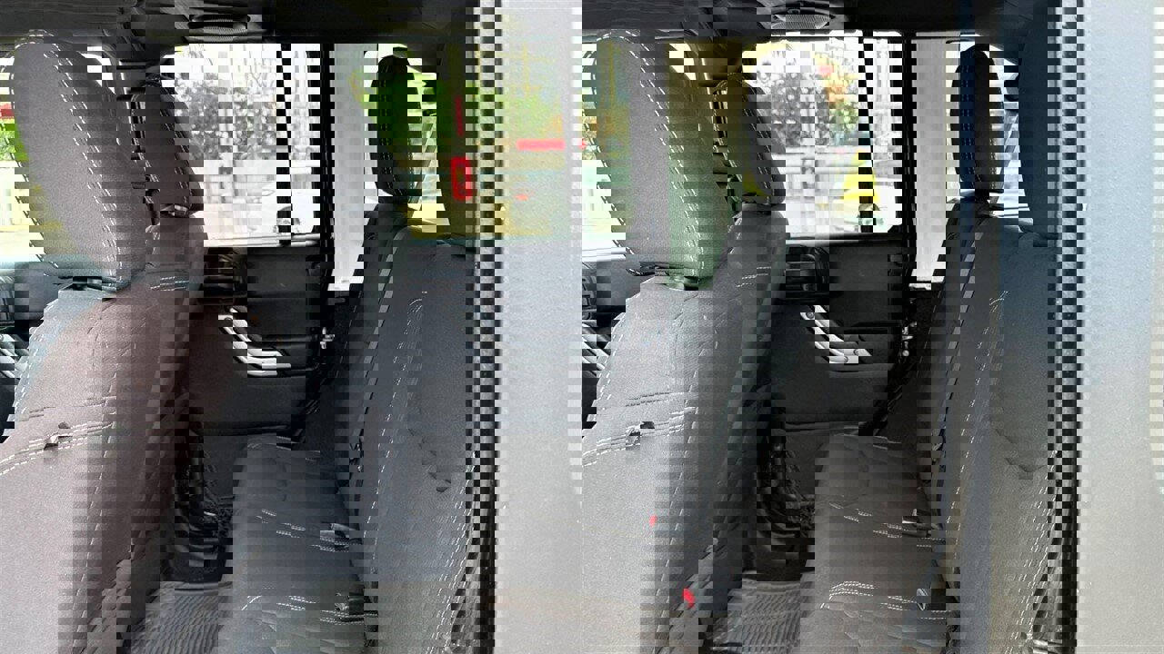 Used 2013 Jeep Wrangler Unlimited Sahara image 12