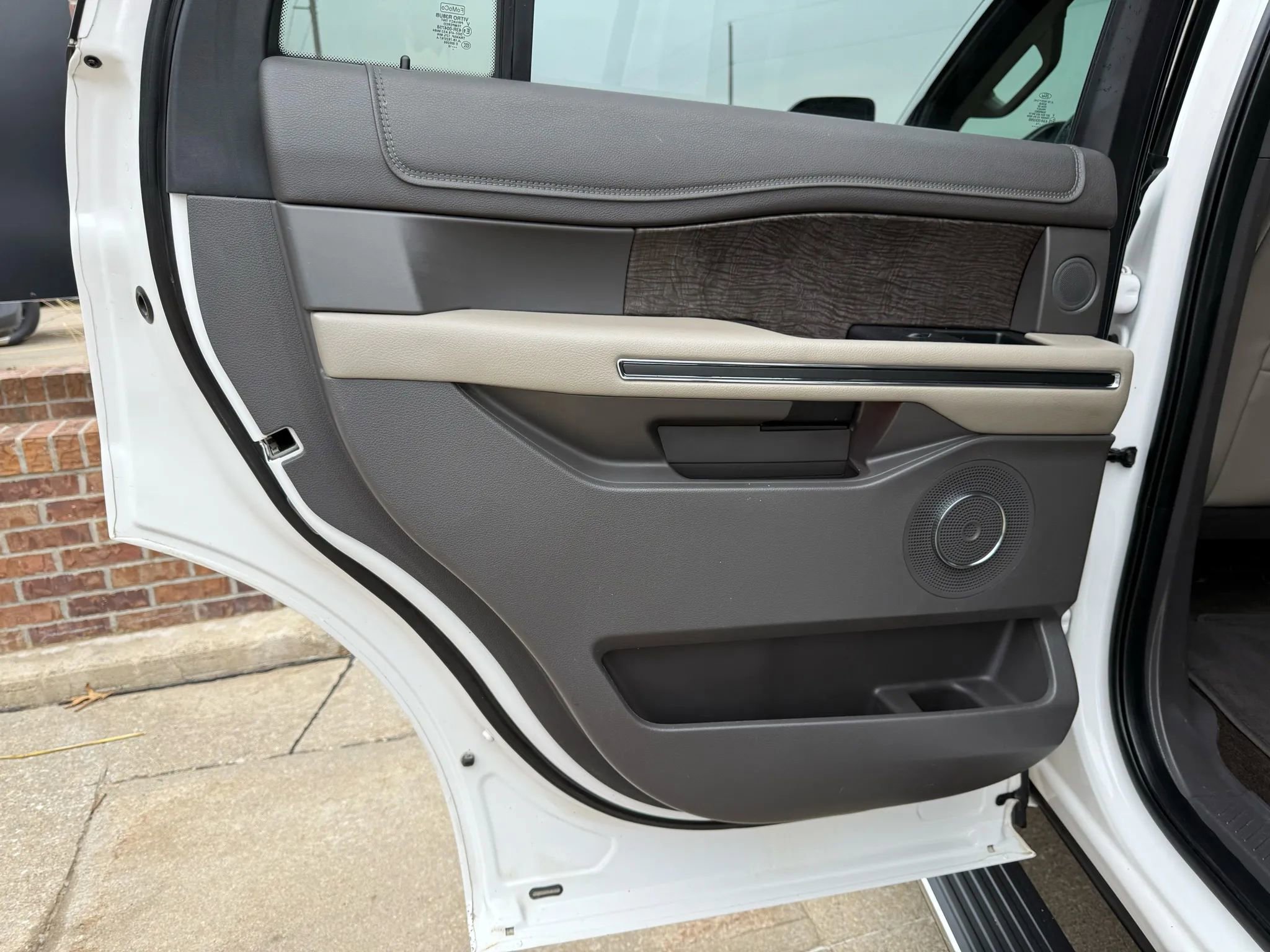 Used 2018 Ford Expedition Limited w/ Equipment Group 301A image 11