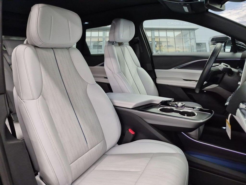 Certified 2024 Cadillac Lyriq Luxury RWD image 12