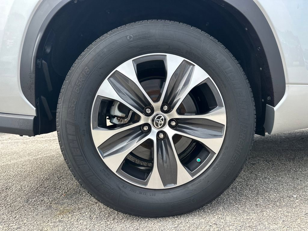 Used 2021 Toyota Highlander XLE image 18