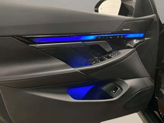 Used 2025 BMW i5 eDrive40i image 14