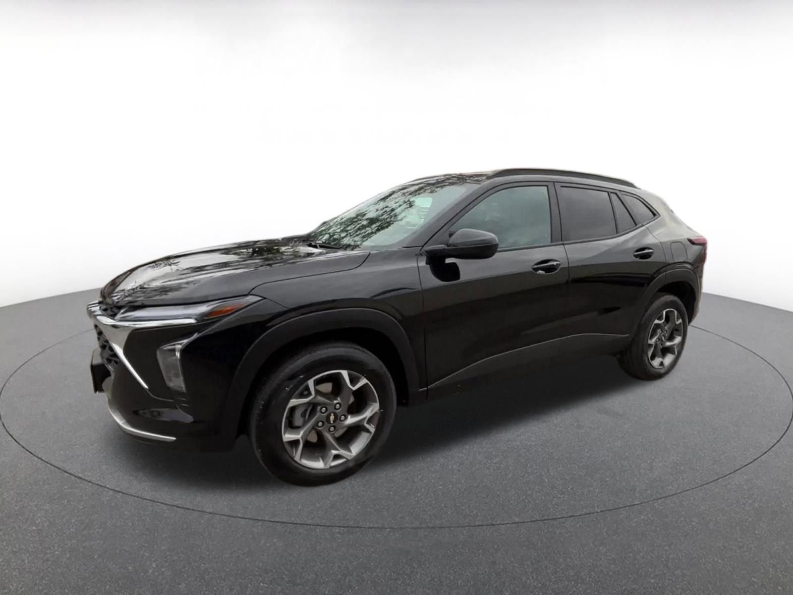 Used 2025 Chevrolet Trax LT w/ LT Convenience Package image 8