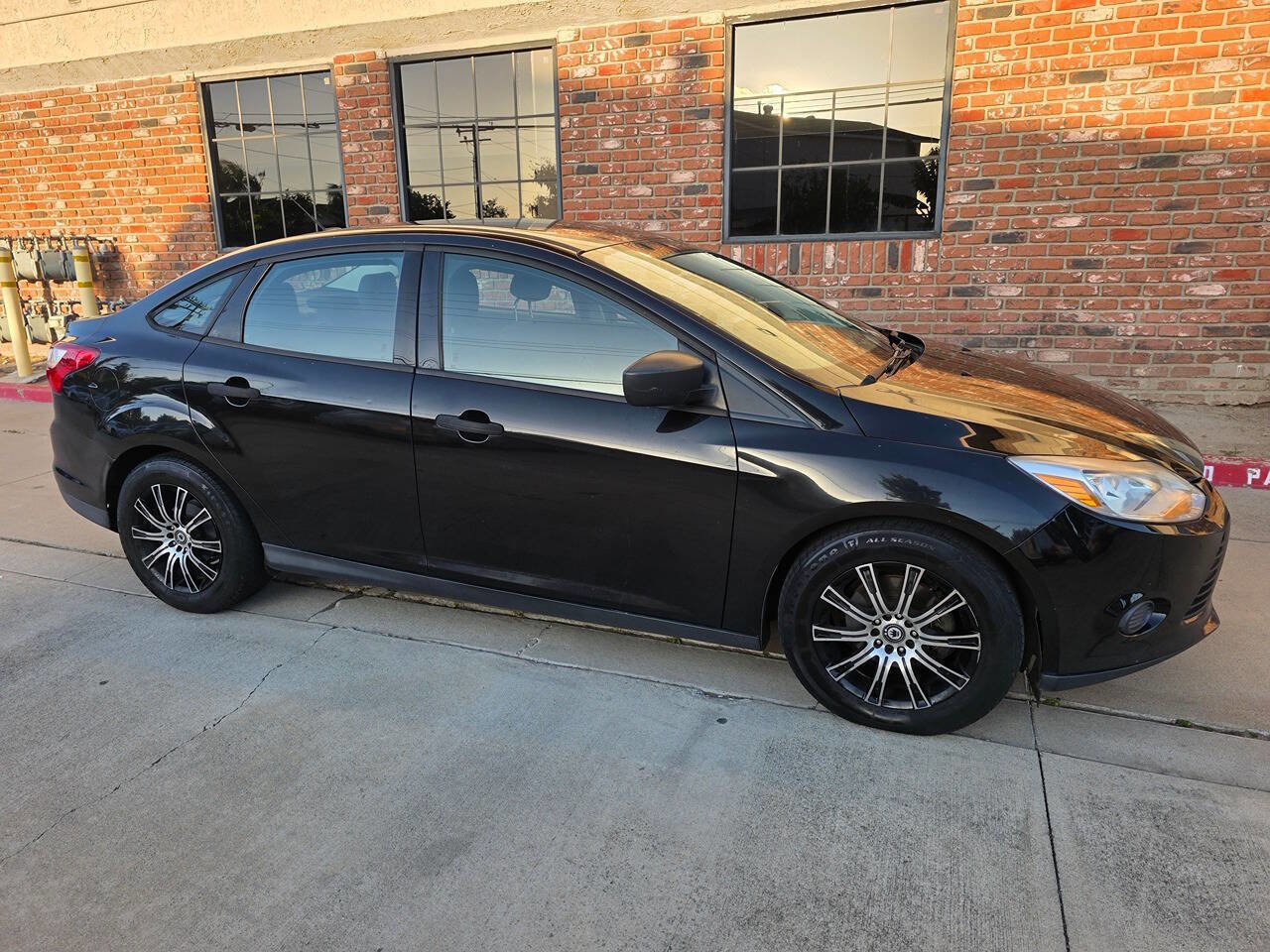 Used 2012 Ford Focus S FWD image 27