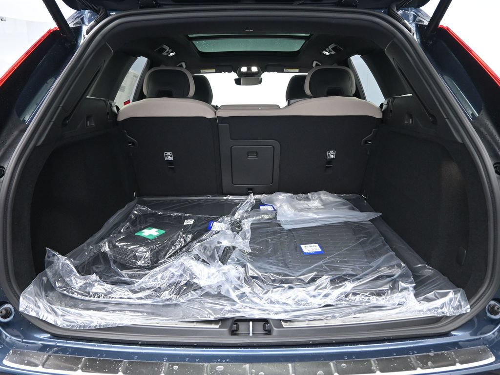 New 2026 Volvo XC60 B5 Plus w/ Protection Package Premier AWD/4WD image 25