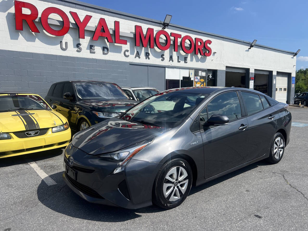 Used 2017 Toyota Prius Two FWD image 1