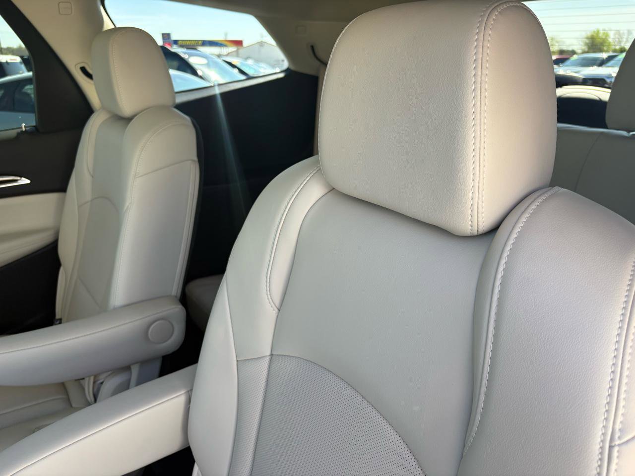 Used 2023 Buick Enclave Essence image 32