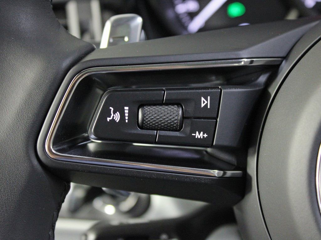 Certified 2025 Porsche Macan image 24