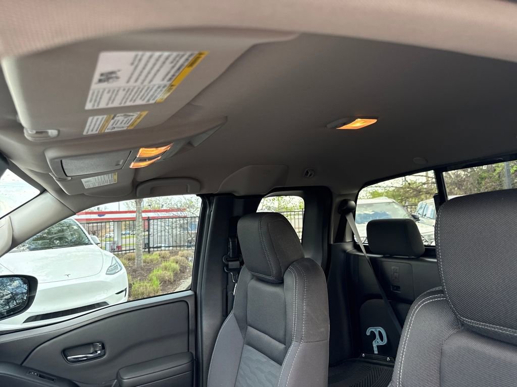 Used 2024 Nissan Frontier SV w/ SV Convenience Package image 23
