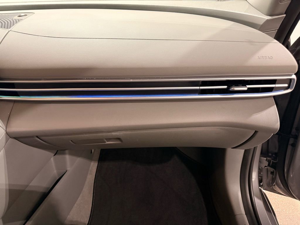 Used 2025 Hyundai Elantra SEL image 30