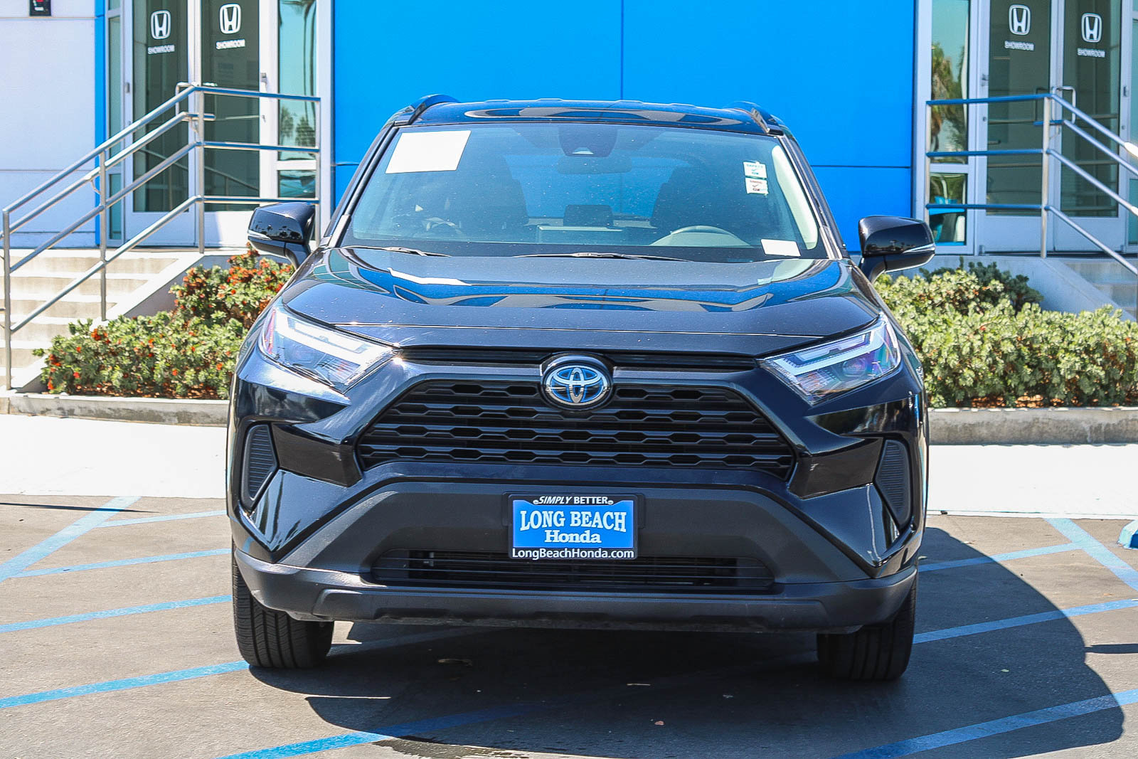 Used 2024 Toyota RAV4 LE AWD/4WD image 2