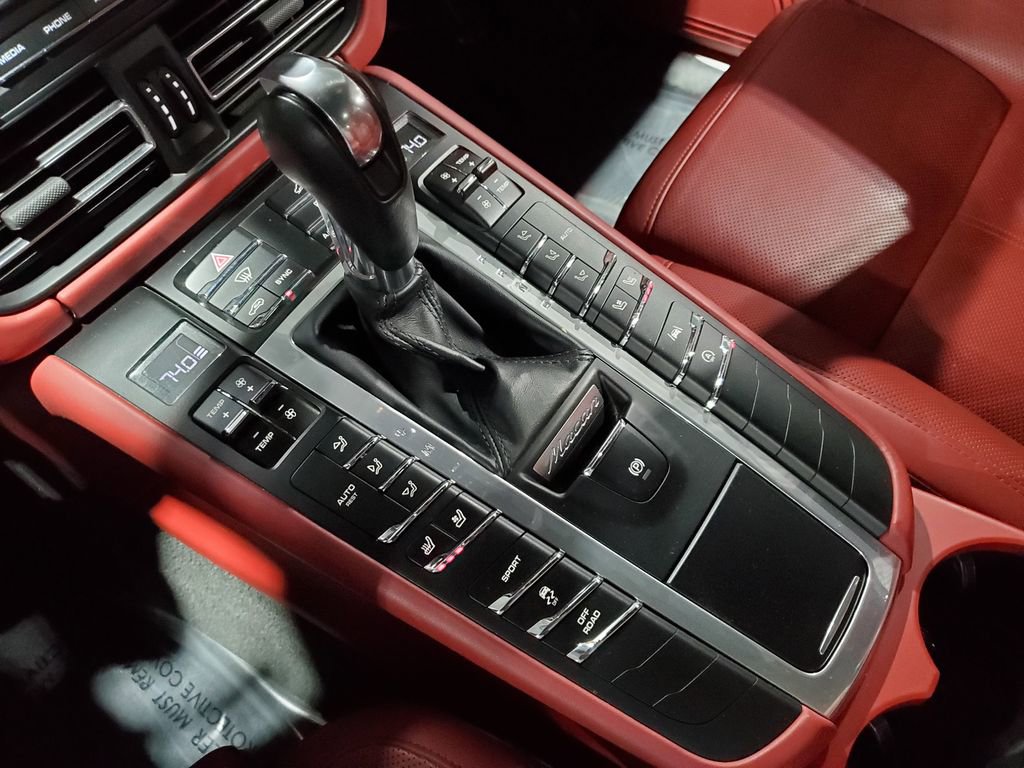 Used 2021 Porsche Macan S image 35