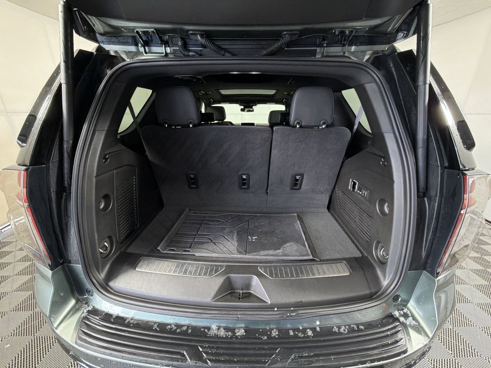 Used 2024 Chevrolet Tahoe RST w/ Luxury Package image 27