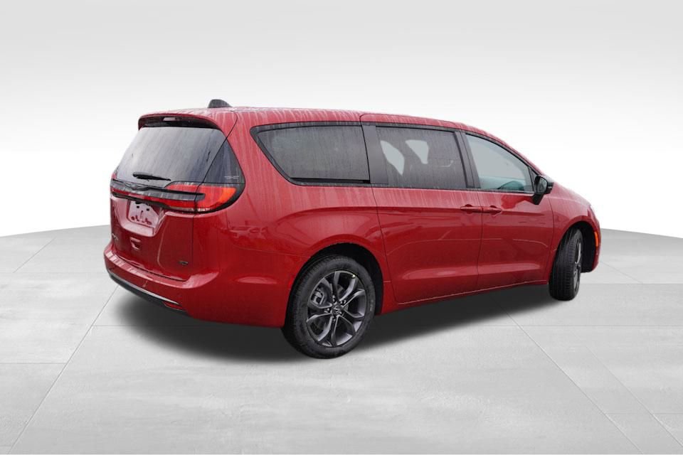 New 2026 Chrysler Pacifica Select image 3