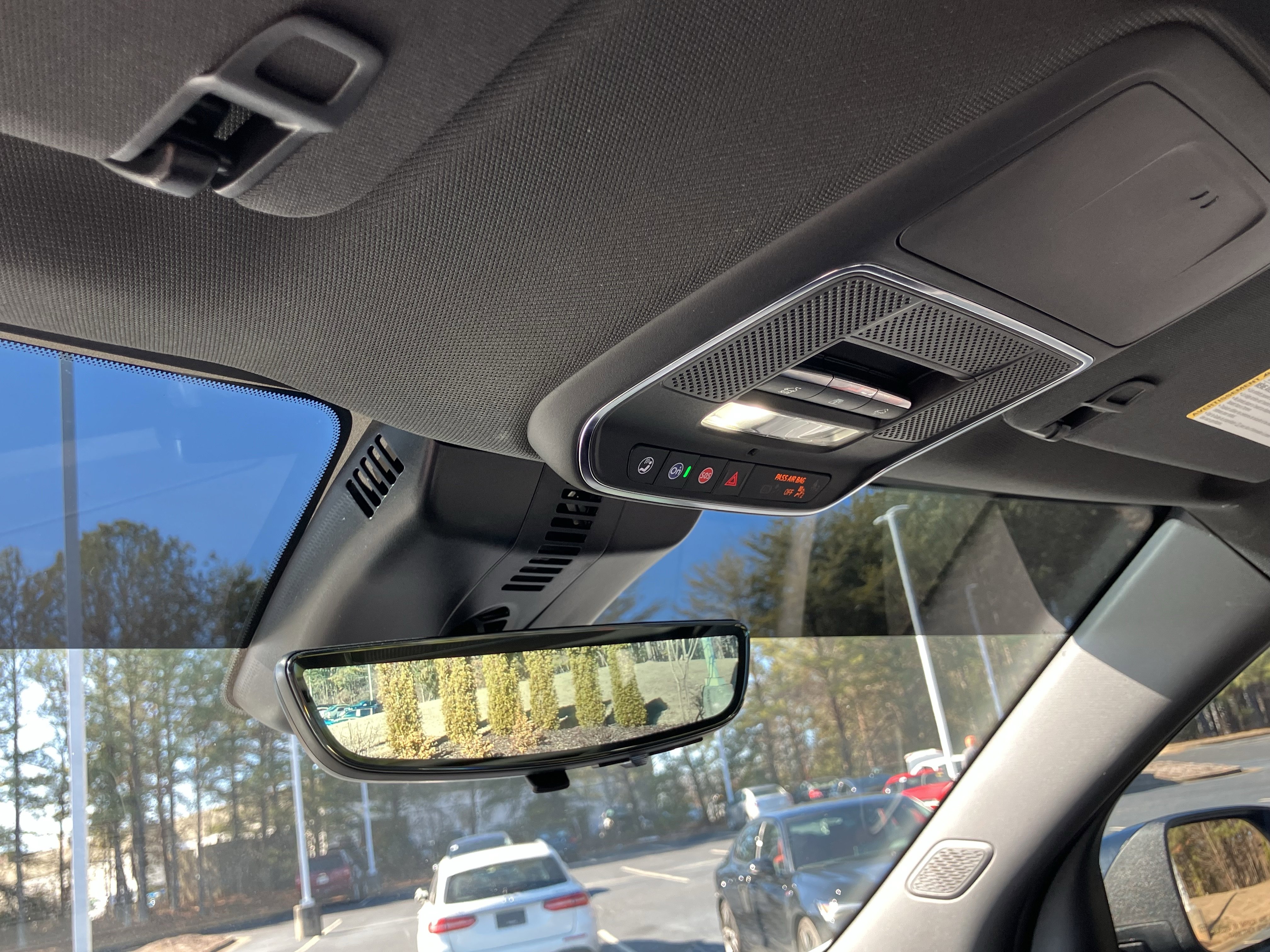 Used 2025 Chevrolet Traverse RS image 30