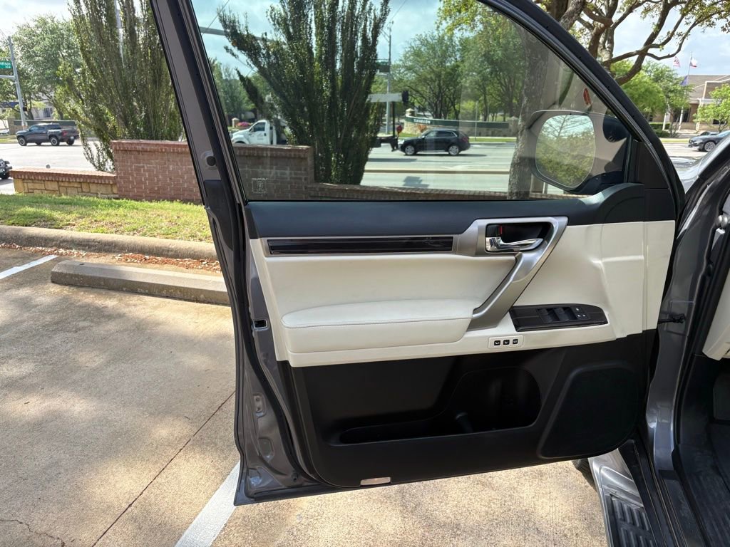 Used 2021 Lexus GX 460 Luxury w/ Off Road Package image 11