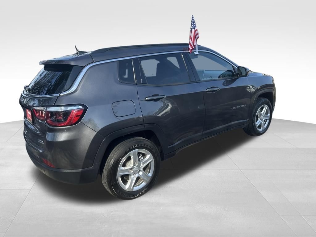 Used 2024 Jeep Compass Latitude image 14