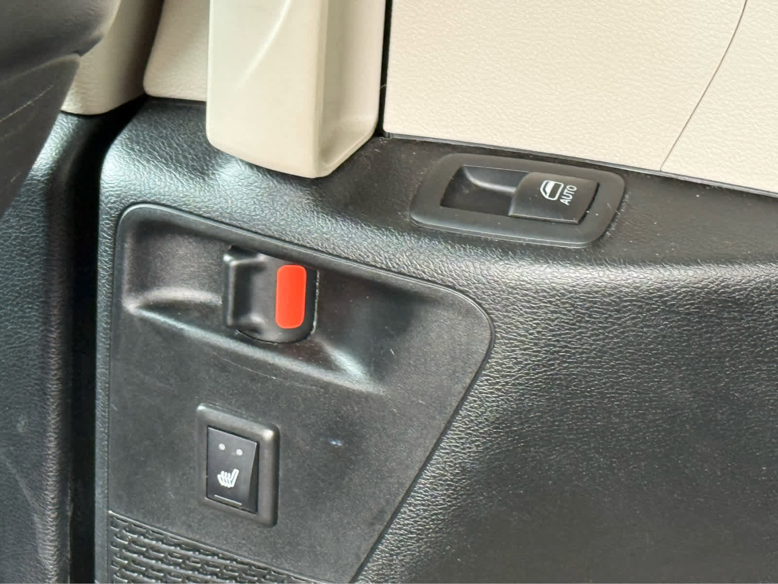Used 2023 Chrysler Pacifica Limited FWD image 19