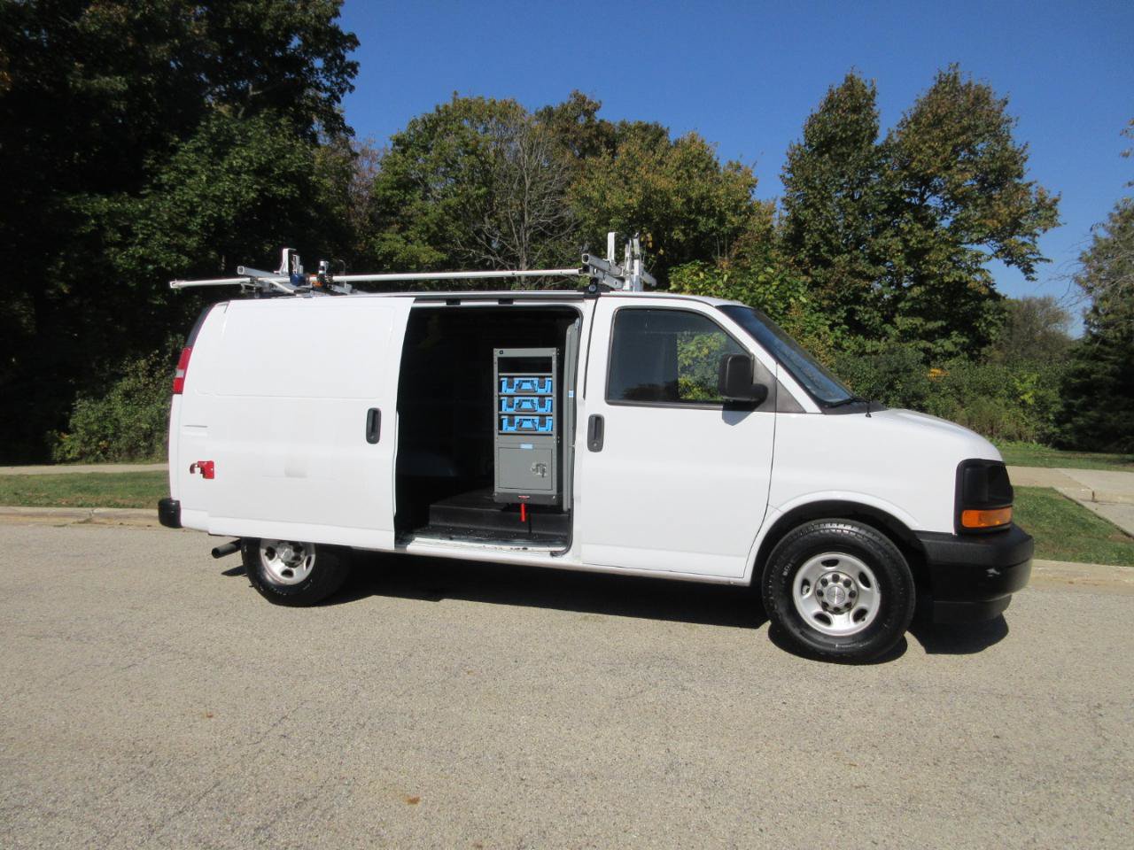 Used 2017 Chevrolet Express 2500 RWD image 19