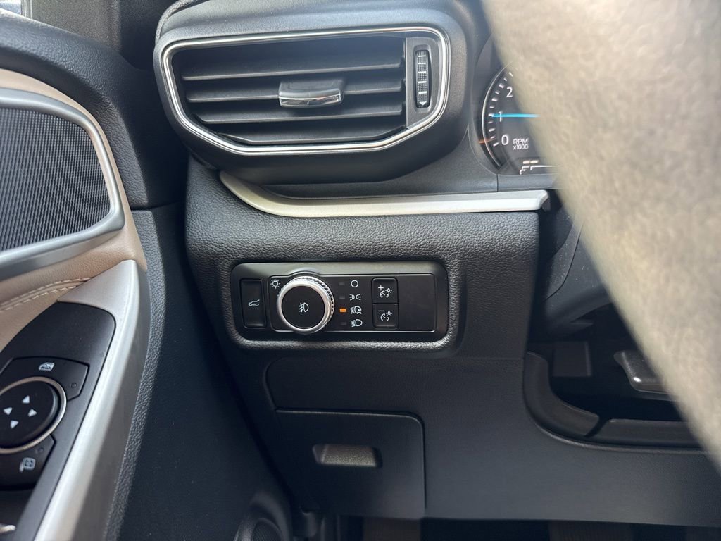 Used 2022 Ford Explorer XLT w/ Equipment Group 202A AWD/4WD image 14