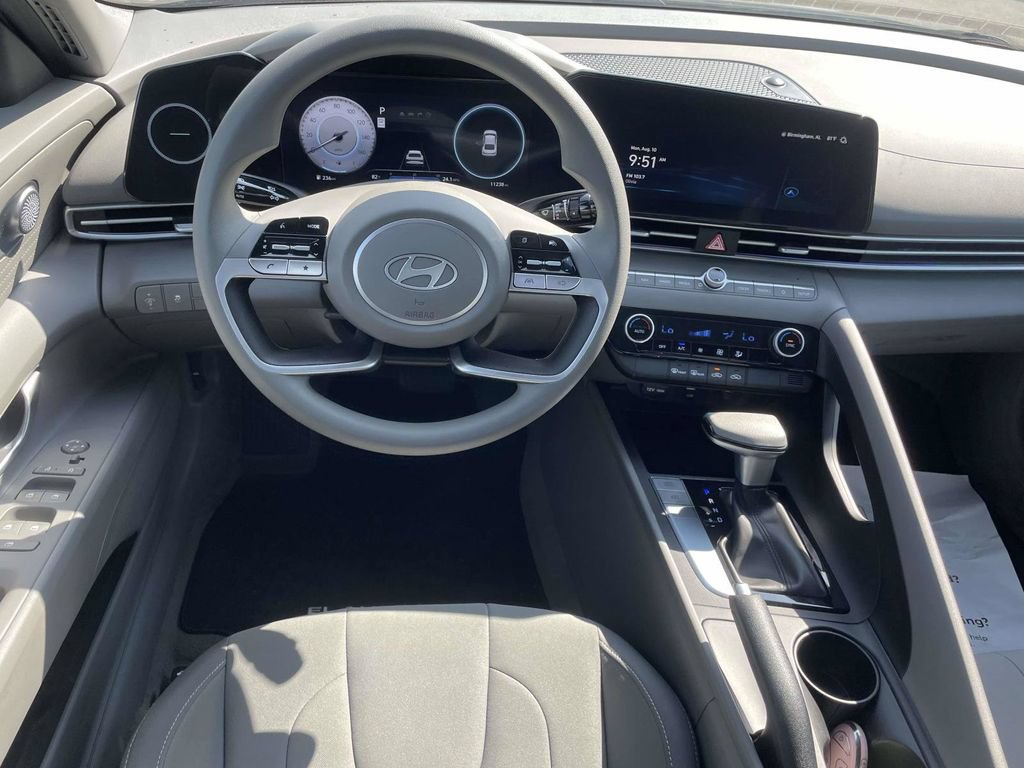 Certified 2024 Hyundai Elantra SEL FWD image 11
