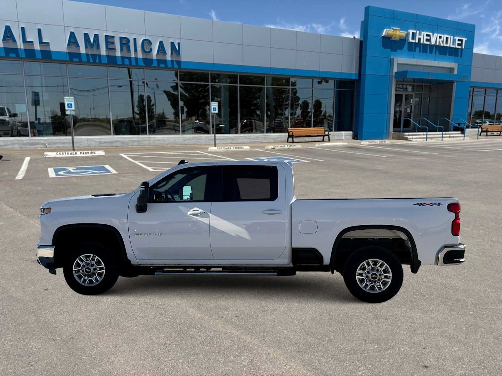 Used 2025 Chevrolet Silverado 2500 LT w/ Convenience Package AWD/4WD image 5